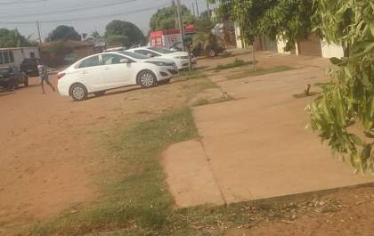 Mulher é encontrada morta depois que a filha de dois avisou os vizinhos que a mãe não acordava