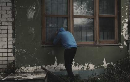 Mulher tem casa furtada enquanto dormia