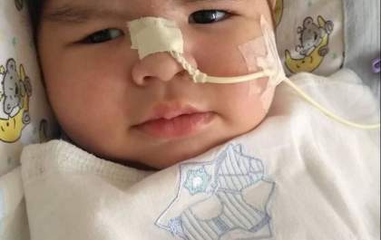 Criança com doença grave precisa de doação para realizar cirurgia