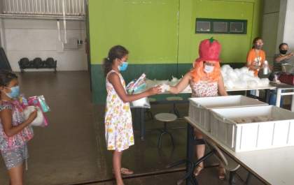 Rede Solidária entrega kits pelo dia das crianças