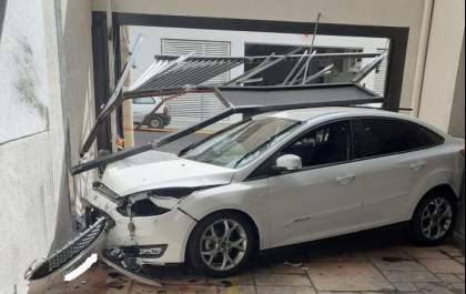 Morre idoso que invadiu garagem de condomínio com carro em Araçatuba