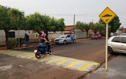 Trânsito: Prefeitura de Selvíria constrói lombadas em vários trechos de vias públicas