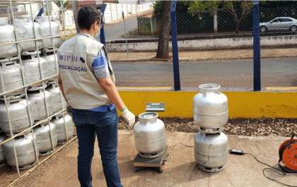 Fiscalização do Ipem-SP encontra irregularidade em botijão de gás em Araçatuba