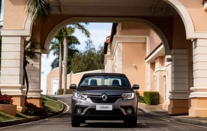 Preço e bom espaço interno são destaques do Renault Logan