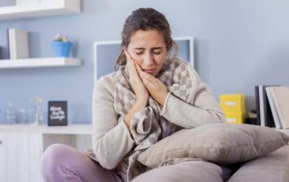 Dor de dente: o que fazer quando não posso ir ao dentista imediatamente?