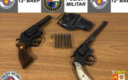 Mulher é presa após atirar para expulsar familiares de casa no Traitu