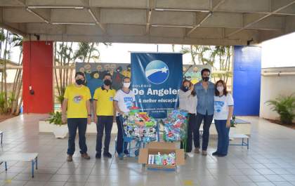 Colégio realiza drive-in solidário e arrecada produtos de higiene pessoal