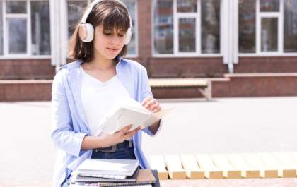 5 podcasts que ajudam a melhorar o seu inglês