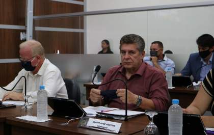 Aladim assume cadeira de Paquinha na Câmara de Birigui