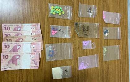 PM apreende drogas sintéticas, cocaína e haxixe com morador no Amizade