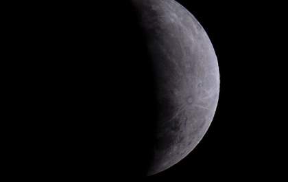 Nasa anuncia descoberta de água em estado líquido na Lua