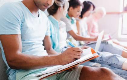 Faculdade Cultura Inglesa lança gratuitamente cursos preparatórios para o ENEM