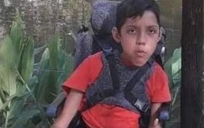 Família de adolescente de 13 anos faz campanha para comprar cadeira de rodas
