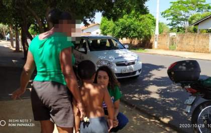 Avó é advertida pelo Conselho Tutelar que flagrou criança de 4 anos sozinha em bairro de Andradina