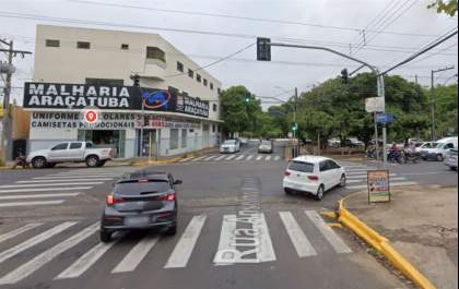 Homem é preso por pegar dinheiro do bolso de motorista em cruzamento na rua Do Fico