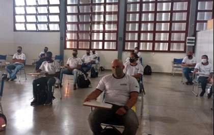 Senai de TL inicia curso de operador de colheita florestal