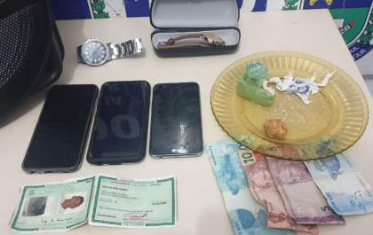 Polícia aprende traficantes no Bairro Guanabara