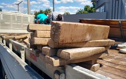 Polícia Federal apreende caminhão carregado com maconha