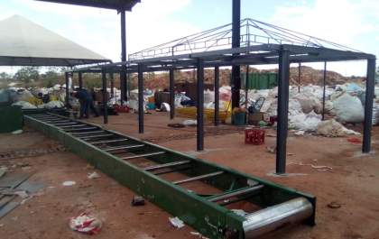 Cooperativa de coleta seletiva ganha esteira de rolagem de resíduos