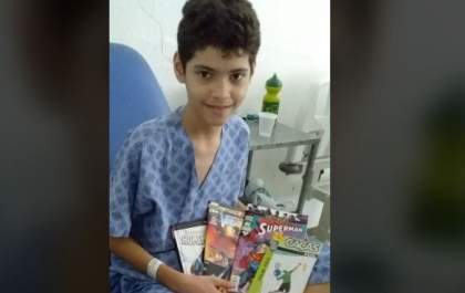 Em velório, amigos e parentes despedem-se do estudante Richarlison