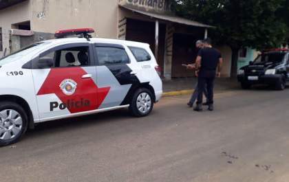 Mulher é morta a facadas dentro de casa em Guararapes