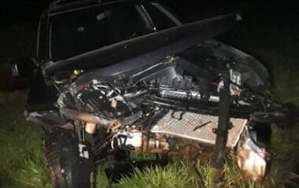 Ecosport é abandonada após bater em mureta em rodovia em Birigui