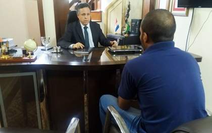 Foragido por dupla tentativa de homicídio se apresenta: arma era de plástico e só tinha pólvora