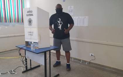 Candidato a prefeito Renée Venâncio (PL) votou de manhã na escola Ramez Tebet
