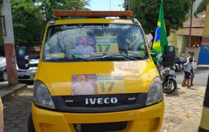 PM apreende caminhão com propaganda de candidato a prefeito de Birigui