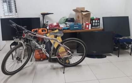 PM apreende objetos que podem ser furtados, em casa no São José