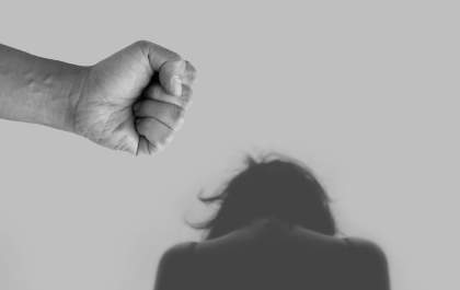 “Campanha Agosto Lilás” alerta para violência psicológica; saiba como identificar e quando buscar ajuda