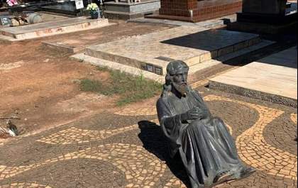 Bandidos furtam peças de bronze no Cemitério Saudades, em Birigui
