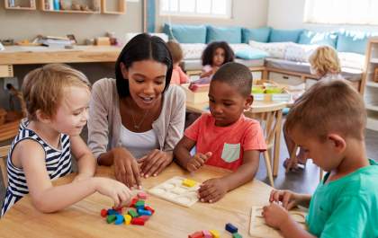 Plataforma lança observatório com perfil do ensino de inglês no Brasil