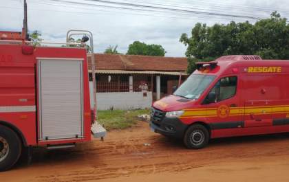 Menor tem perna fraturada em colisão de motocicletas em TL