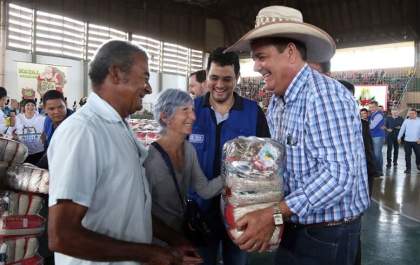 Campanha de Natal irá distribuir 3,7 mil cestas para famílias de TL