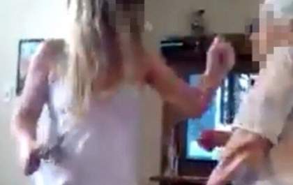 Mulher é presa após vídeo em que aparece batendo no rosto da mãe circular nas redes sociais