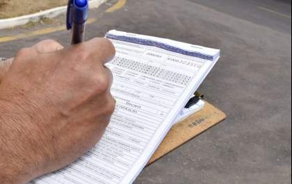 Família faz postagem ofensiva após ser autuada por estacionar carro em local irregular