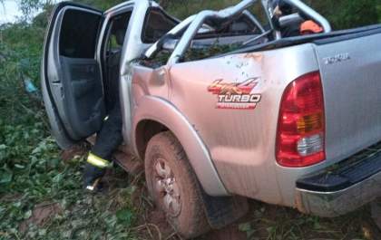 Motorista que fugiu após bater caminhonete estaria com a habilitação suspensa