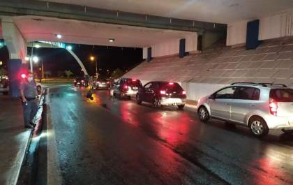 Motoristas de Andradina que insistem beber e dirigir; PM apreende 10 habilitações e fiscaliza centenas de veículos