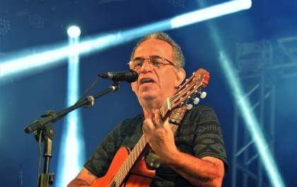 Natal Encantado 2020 apresenta Voz e Violão e Mostra de Teatro