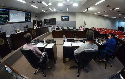 Vereadores aprovam limite de gastos do Executivo com publicidade em Araçatuba