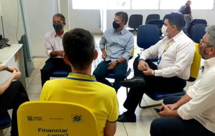 Gerentes do Banco do Brasil recepcionam prefeito e vice eleitos em Castilho