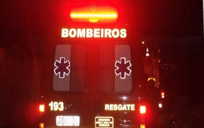 Criança de 3 anos fica ferida após queda de portão