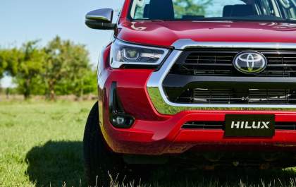 Toyota Hilux 2021 tem novo design e mais potência