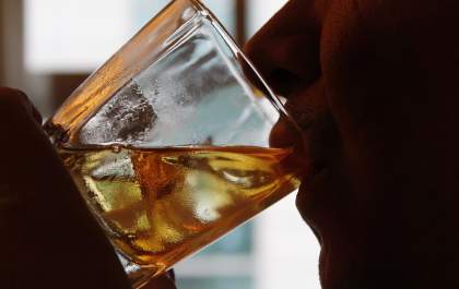 Volta a ser proibida a venda de bebida alcoólica após as 20h