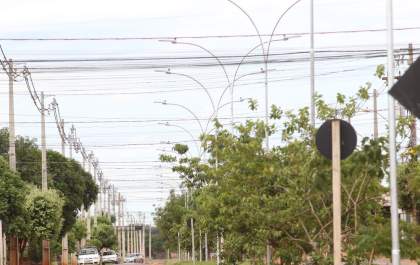 Prefeitura instala lâmpadas de LED em vias importantes da cidade