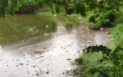 Prefeitura promete instalar caixa de armazenamento em frente à Lagoa das Flores