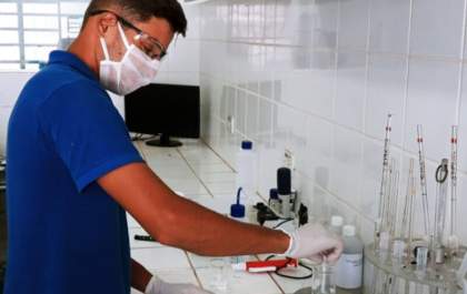 Águas Castilho utiliza método moderno para analisar a qualidade de água