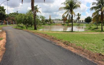 Parque Maria Chica ganha nova iluminação e pista de caminhada recapeada em Penápolis