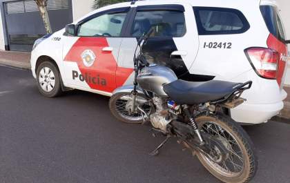 PM recupera moto furtada após acompanhar dupla por 7 quilômetros